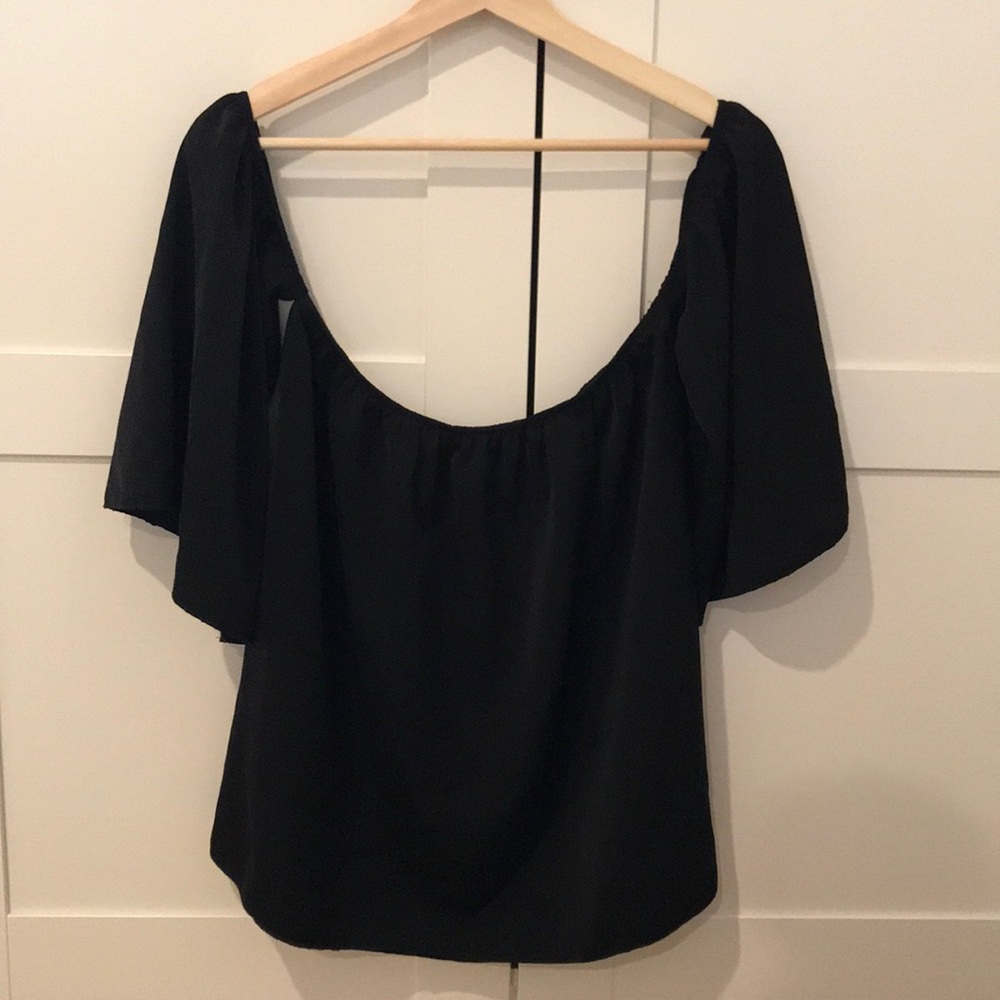 Off the shoulder blouse 🖤